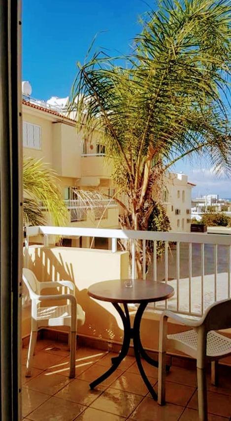 Armstrong Apartment Paralimni Exterior photo
